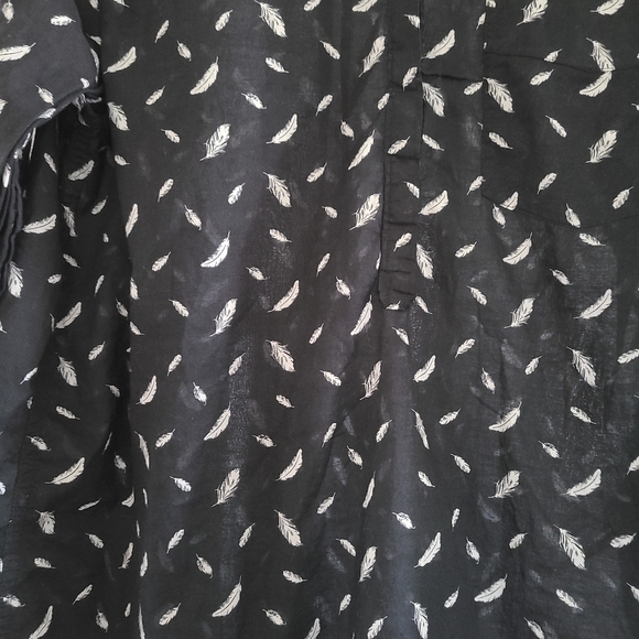 ❄B1G2 ❄ GAP button up blouse - Picture 2 of 3